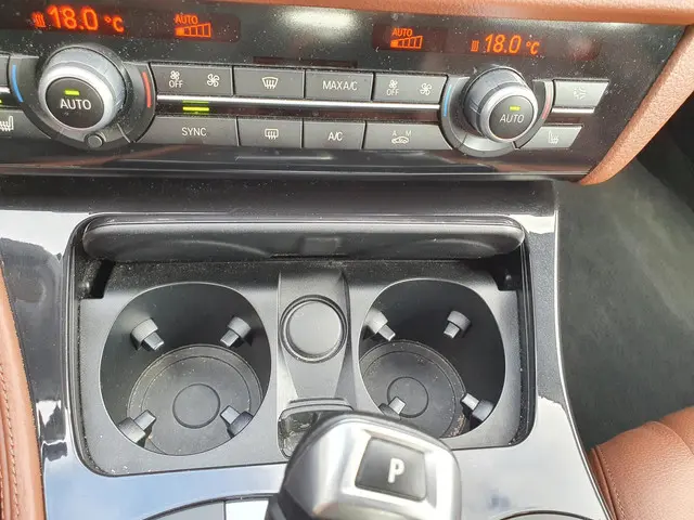 BMW 5 Serie Touring 528xi High Executive 2014 Benzine 13