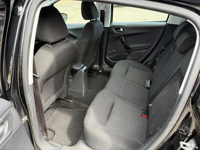 Peugeot 208 1.2 PureTech Blue Lease 2016 Benzine 13