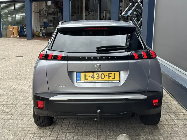 Peugeot 2008 1.2 Turbo 100 PK Allure Pack 2021 Benzine 7