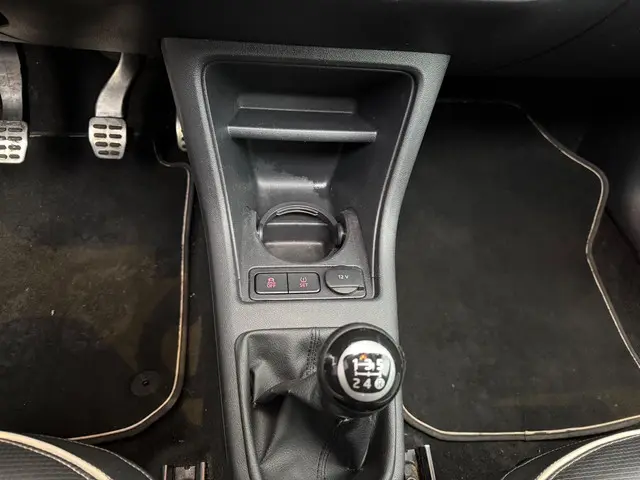 Volkswagen up! 1.0 high up! Pano/Lmv/Clima/Leer 2015 Benzine 12