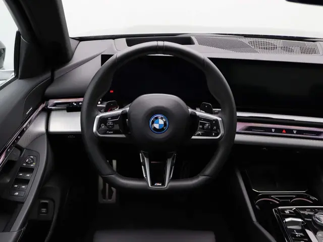 BMW 5 Serie Sedan 530e 2024 Hybride Benzine 28