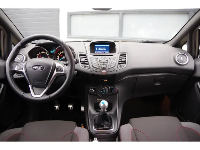 Ford Fiesta 1.0 EcoBoost ST Line 2016 Benzine 28