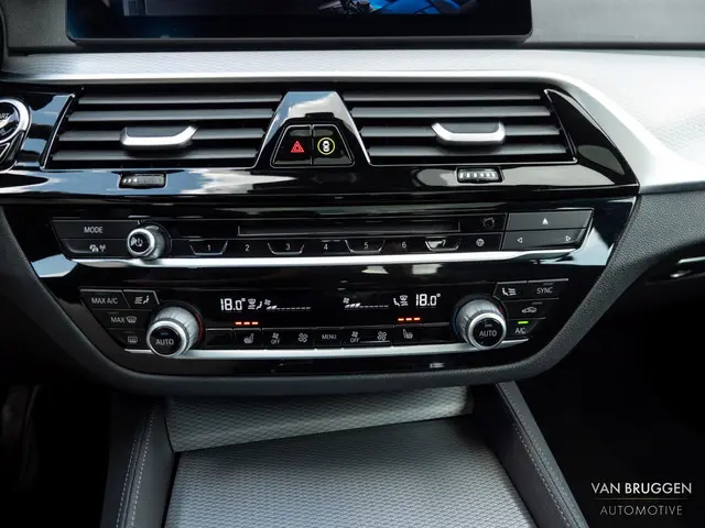 BMW 5 Serie 520i High Executive M-Sport 2019 Benzine 34