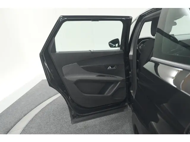 Peugeot 5008 PureTech 130 EAT8 Active Pack 2023 Benzine 71