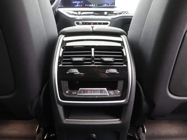 BMW X6 M60i xDrive 2025 Benzine 19