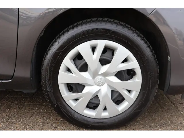 Toyota Yaris 1.0 VVT-i Aspiration 2018 Benzine 13