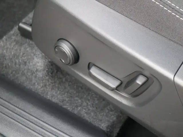 Volvo XC40 2.0 B4 Plus Dark 2025 Benzine 12