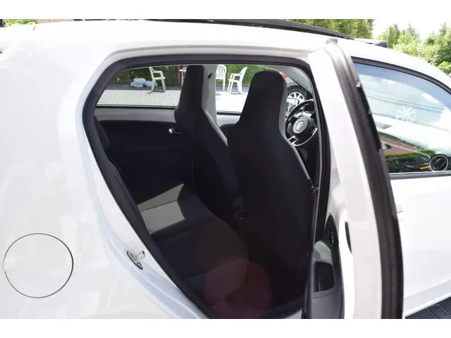 Volkswagen up! 1.0 high up! BlueMotion 2014 CNG 10