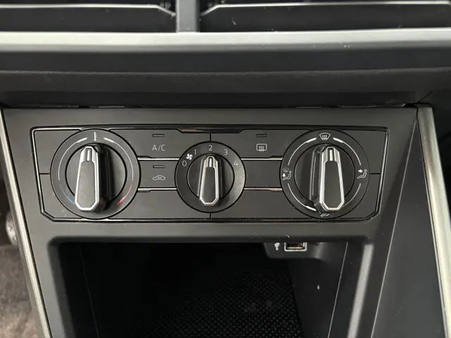 Volkswagen Polo 1.0 TSI Comfortline 2018 Benzine 23