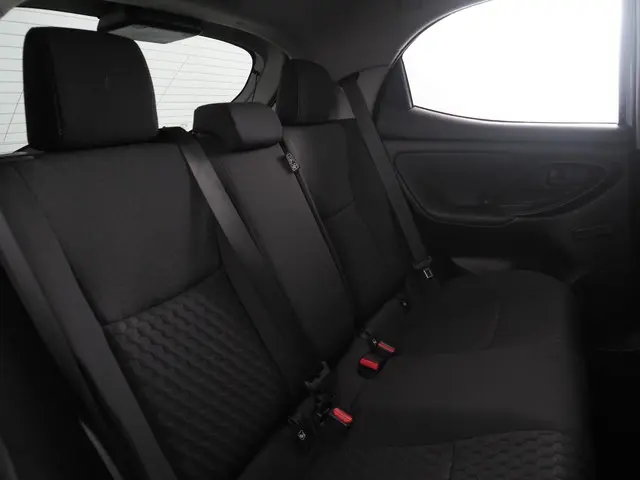 Toyota Yaris 1.5 Hybrid Active 2021 Hybride Benzine 10