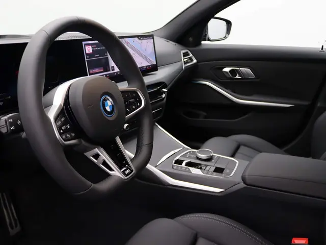 BMW 3 Serie Touring 330e 2024 Hybride Benzine 11