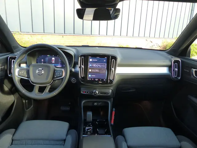 Volvo XC40 B4 Plus Dark 2025 Benzine 10