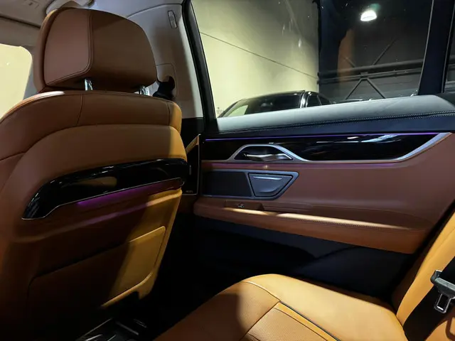 BMW 7 Serie 750i xDrive 2017 Benzine 24
