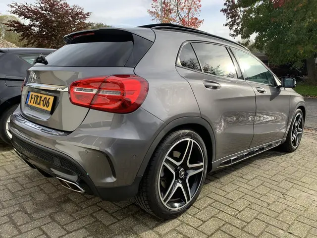 Mercedes-Benz GLA 200 Prestige Comfort 2014 Benzine 6