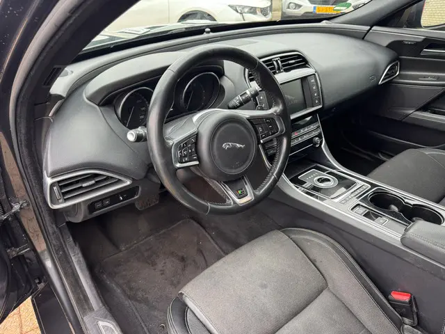 Jaguar XE 2.0 D Portfolio 2016 Diesel 12
