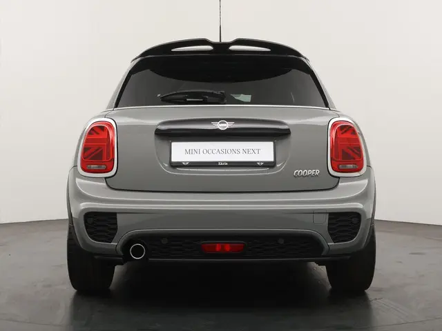 MINI 5-Deurs Cooper Dalston Edition 2021 Benzine 9