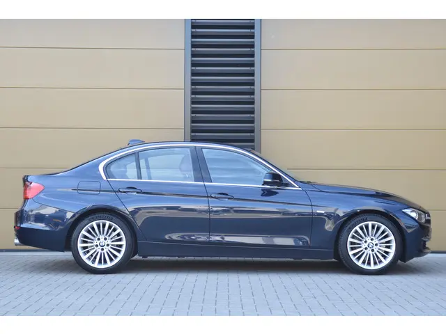 BMW 3 Serie 335i High Executive 2014 Benzine 7