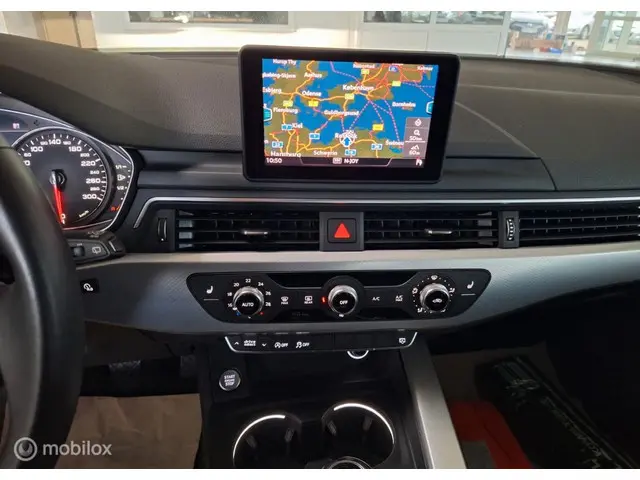 Audi A4 Ultra sport 2018 Benzine 8