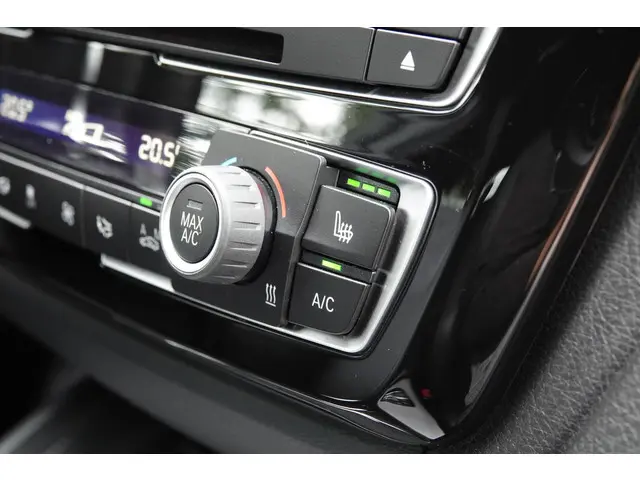 BMW 3 Serie Touring 320i 2017 Benzine 17