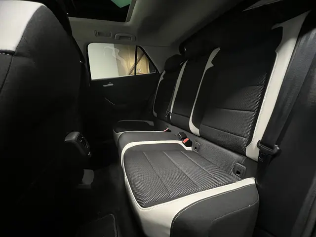 Volkswagen T-Roc 1.5 TSI Sport 2021 Benzine 39