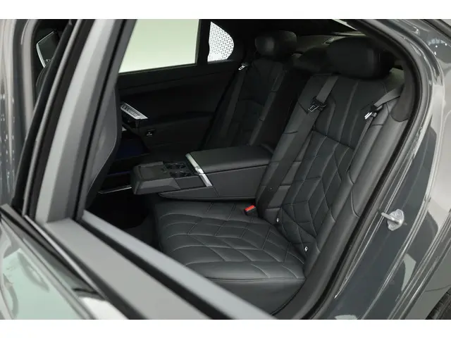 BMW 7 Serie 750e xDrive M Sport 2023 Hybride Benzine 30