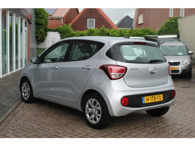 Hyundai i10 1.0i Comfort//Navi//Cruise!! 2020 Benzine 20