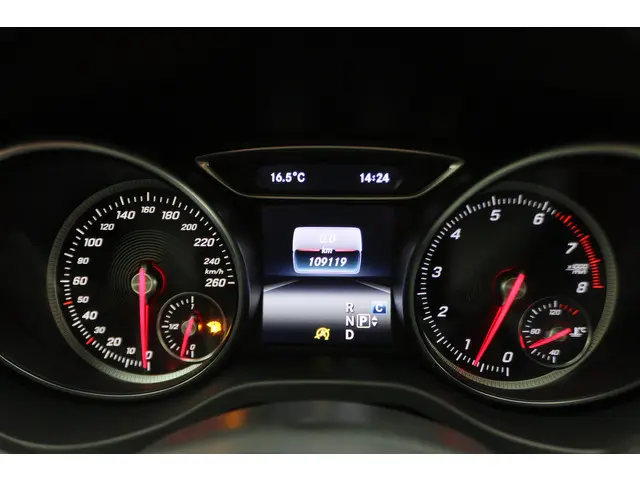 Mercedes-Benz GLA 250 4Matic 2017 Benzine 4