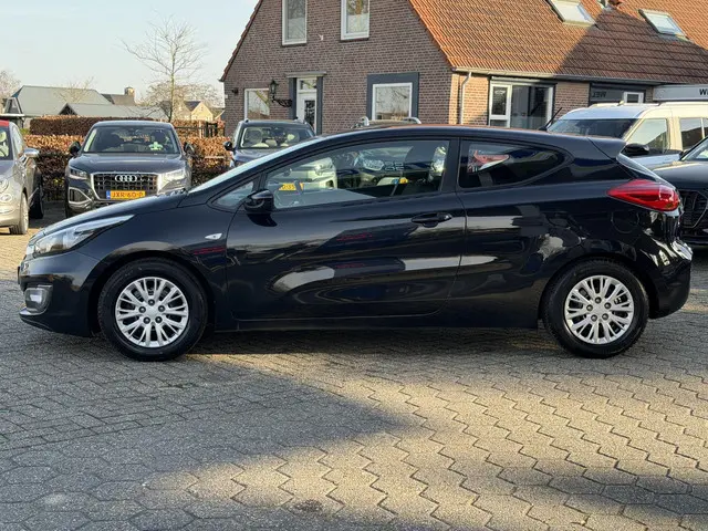 Kia pro_cee'd 1.4 CVVT 2013 Benzine 2