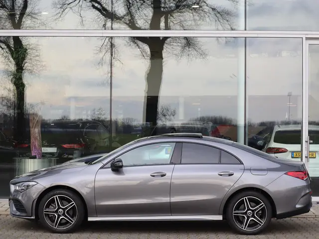 Mercedes-Benz CLA 250 e AMG Line 2023 Hybride Benzine 4