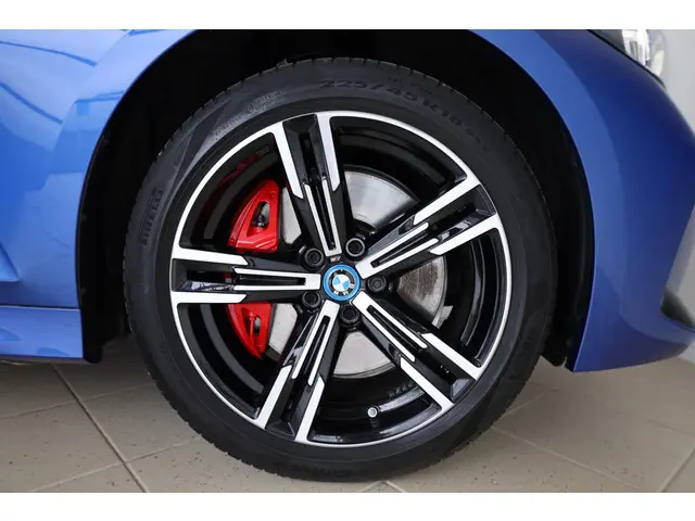 BMW 3 Serie Touring 330e 2024 Hybride Benzine 6