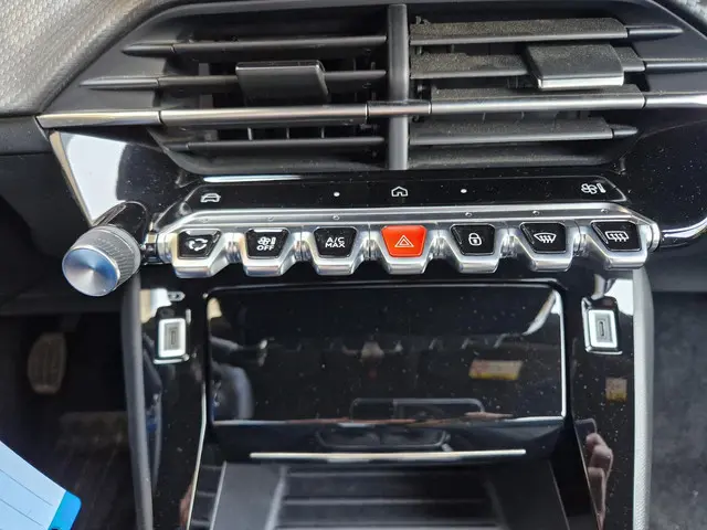 Peugeot 2008 1.2 Hybrid 136 Allure 2024 Hybride Benzine 14