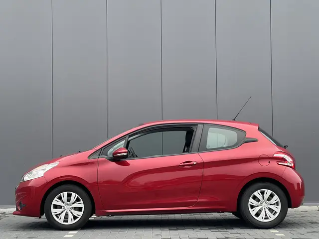 Peugeot 208 1.2 VTi Active 2014 Benzine 7