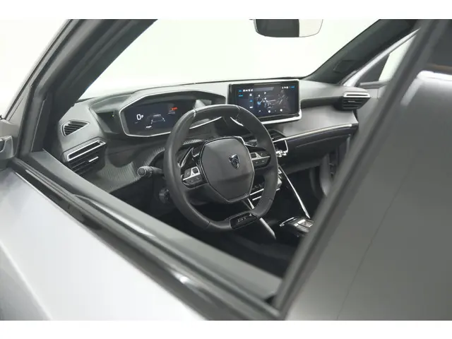 Peugeot 2008 Hybrid 136 e-DSC6 GT 2024 Hybride Benzine 2