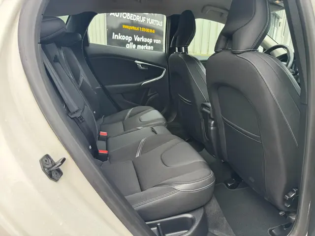 Volvo V40 1.6 T3 Momentum 2013 Benzine 9