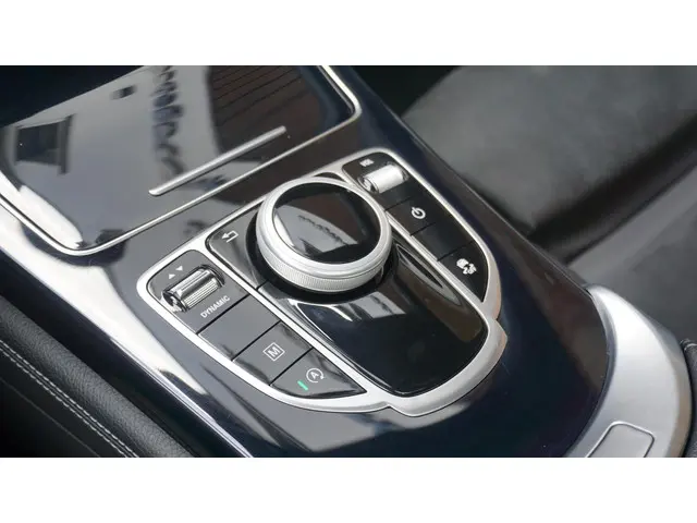 Mercedes-Benz GLC Coupé 300 245pk 4MATIC 2017 Benzine 31