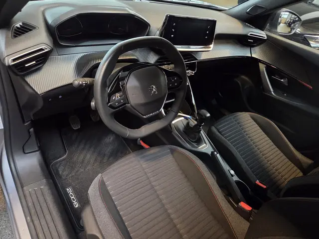 Peugeot 2008 1.2 PureTech Active Pack 2023 Benzine 15
