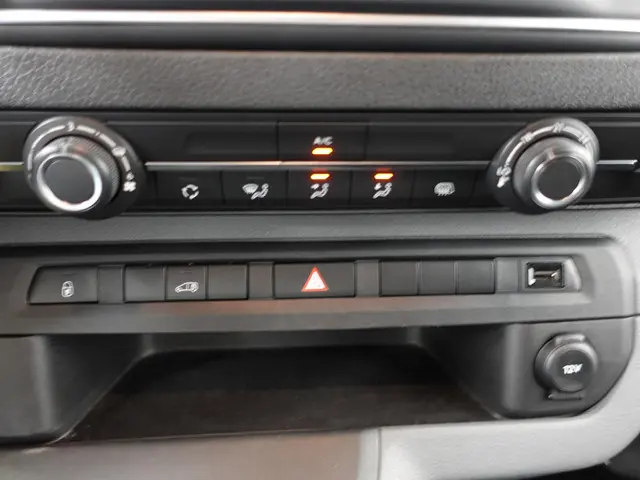Peugeot Expert L2H1 100pk Premium 2022 Diesel 18