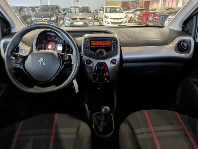 Peugeot 108 1.0 e-VTi Active 2015 Benzine 9