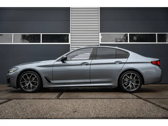 BMW 5 Serie 520i M Sport 2022 Benzine 2
