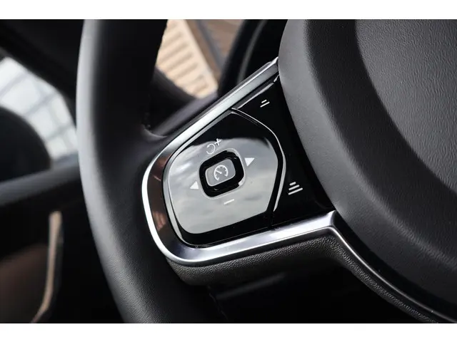 Volvo S90 T8 AWD Ultimate Dark 2024 Hybride Benzine 33