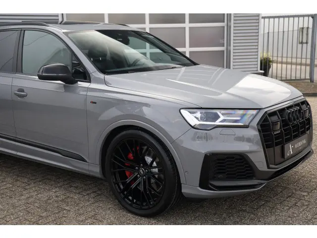 Audi Q7 55 TFSI e quattro S-Line 2022 Hybride Benzine 24