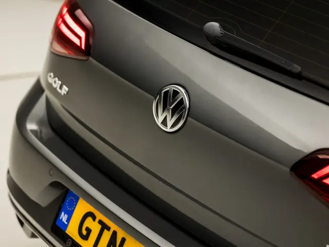 Volkswagen Golf 1.4 TSI Highline R Sport 2017 Benzine 30