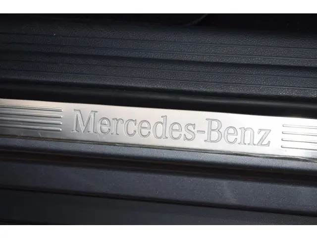 Mercedes-Benz GLA 180 Prestige 2015 Benzine 47