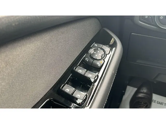 Ford S-Max 2.5 FHEV Titanium 7P 2022 Hybride Benzine 16