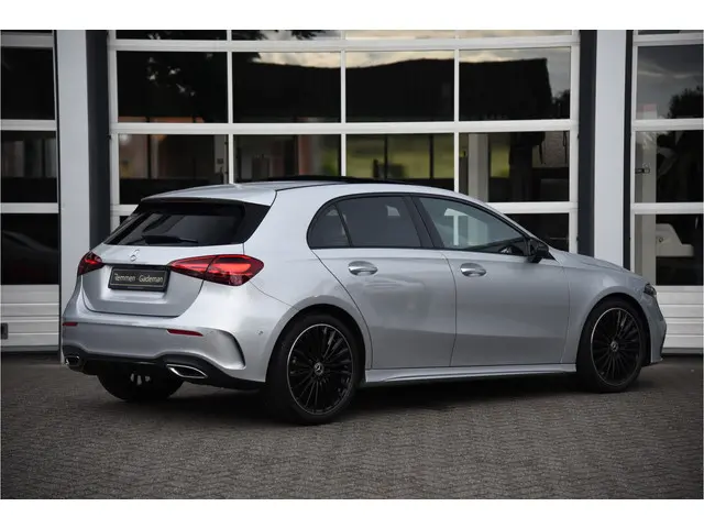 Mercedes-Benz A-Klasse 200 AMG Line 2023 Benzine 4