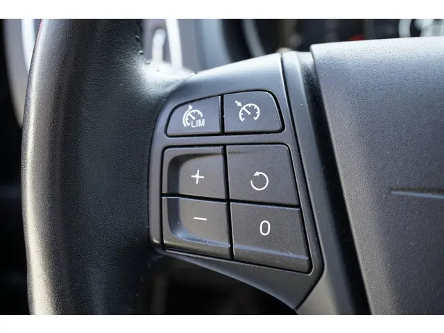 Volvo V40 1.5 T2 R-Design 2018 Benzine 7