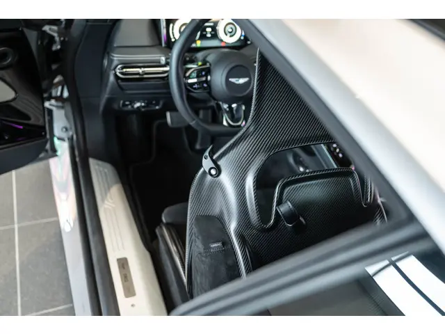 Aston Martin DB12 4.0 V8 2024 Benzine 33