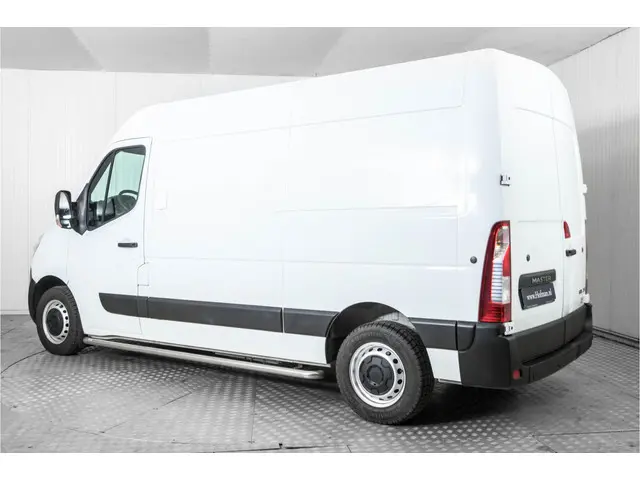 Renault Master T35 2.3 dCi L2H2 2018 Diesel 6