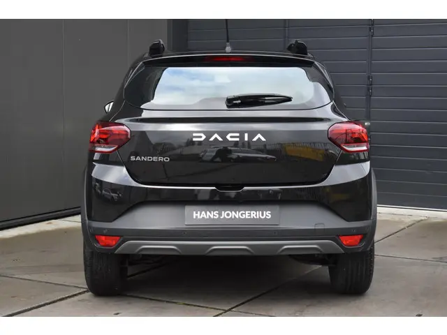 Dacia Sandero Stepway TCe 90 Comfort 2023 Benzine 8