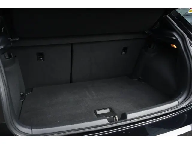 Volkswagen Polo 1.0 TSI R-Line Business 2022 Benzine 35